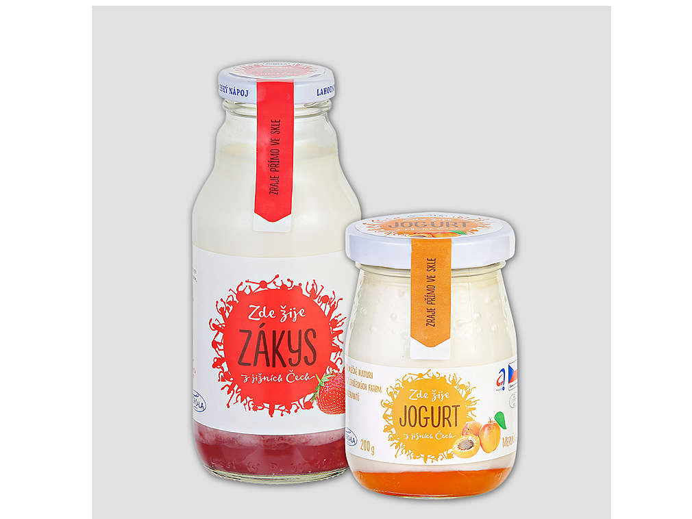 různé druhy jogurtů značky AGROLA - Kaufland Card kupón na slevu 30 % za 1 bod