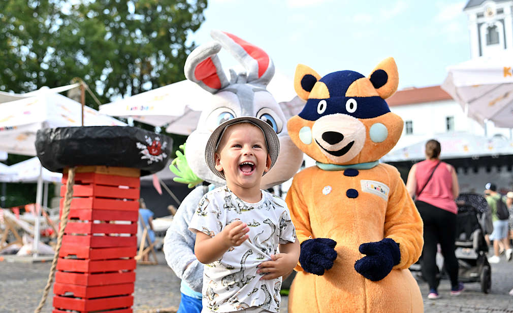 Šťastné dieťa s medvedíkom Kuniboo