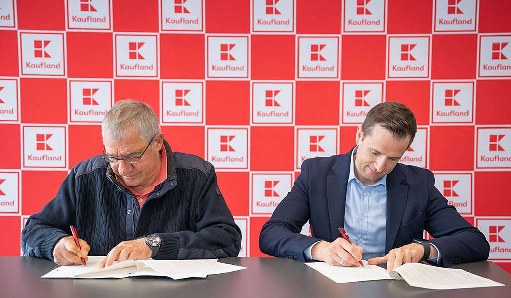 Изображение на проф. Христо Пимпирев и Иван Чернев, главен изпълнителен директор на Kaufland България