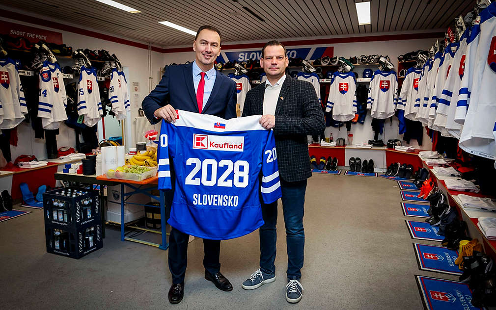 Prezident SZĽH Miroslav Šatan a generálny riaditeľ Kauflandu Sven Reinhard