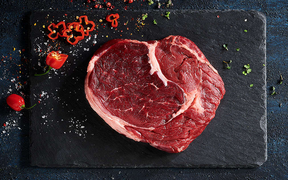 steak Rib eye syrový na břidlicovém tácu