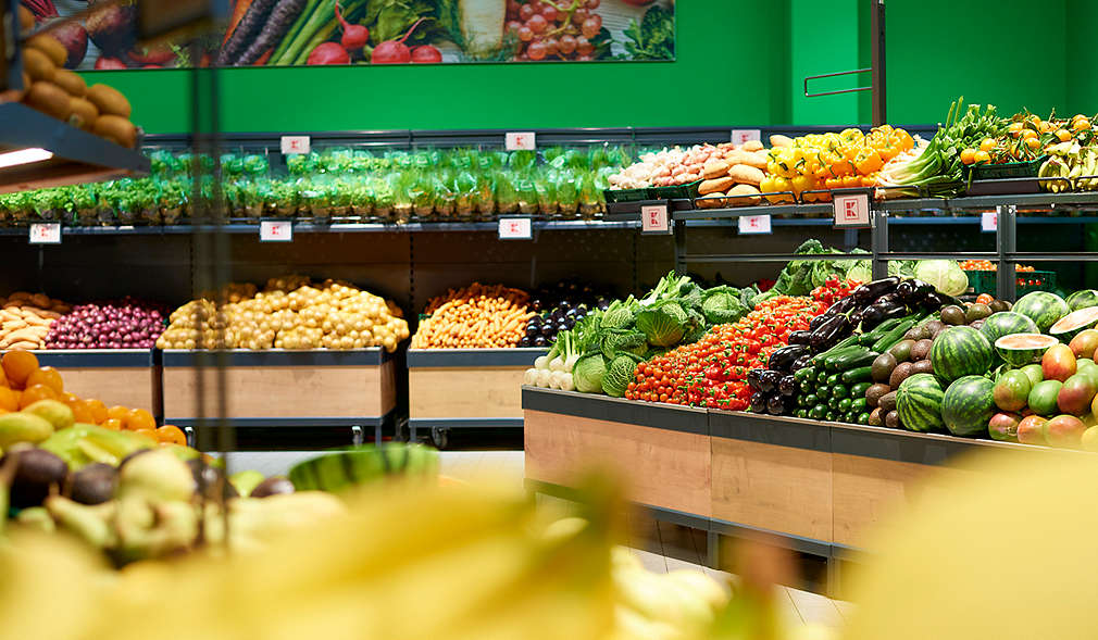 Zu sehen ist eine Obst- und Gemüseabteilung in einer Kaufland-Filiale ohne Menschen