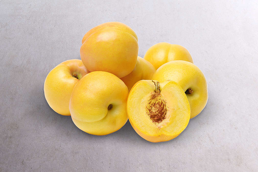 Nekatarine; Sorte Maria Dorata; auf grauem Untergrund