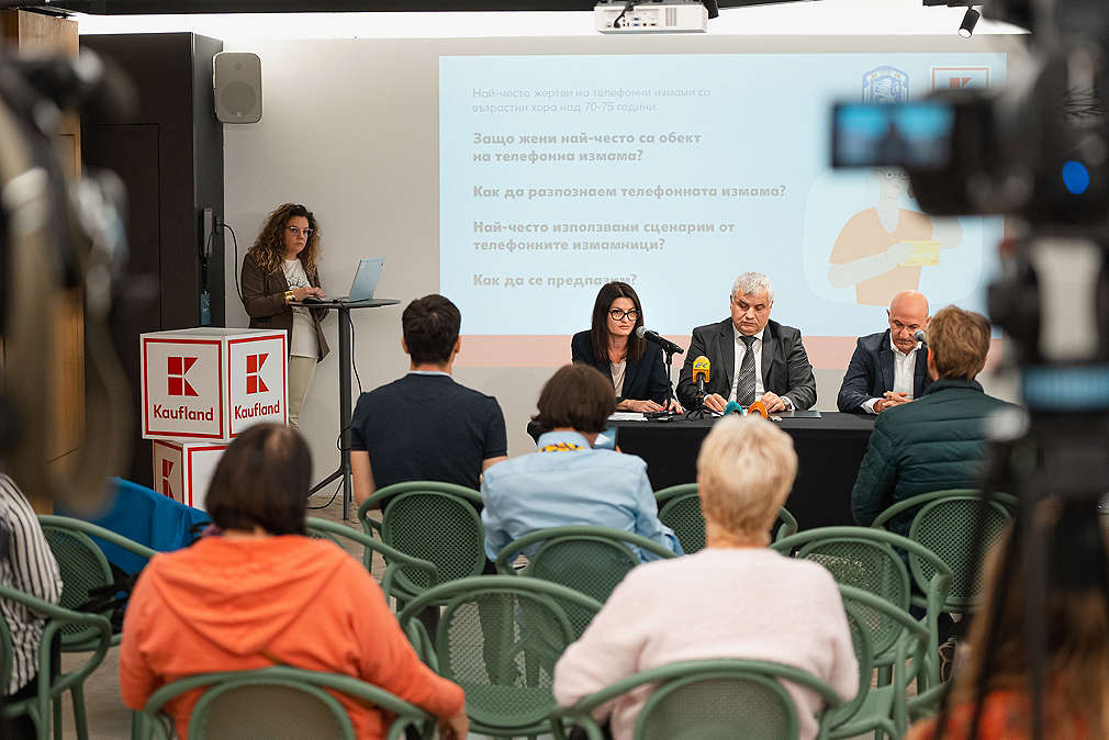 Изображение на Златка Падинкова, Емил Пармаков и Денислав Донков