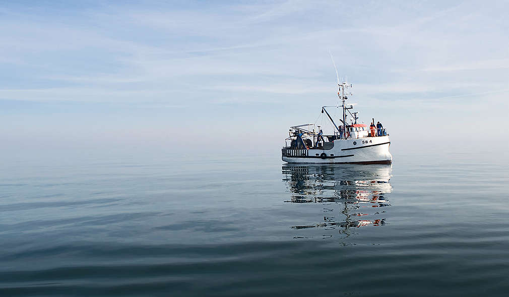 Fischerboot auf dem offenen Meer