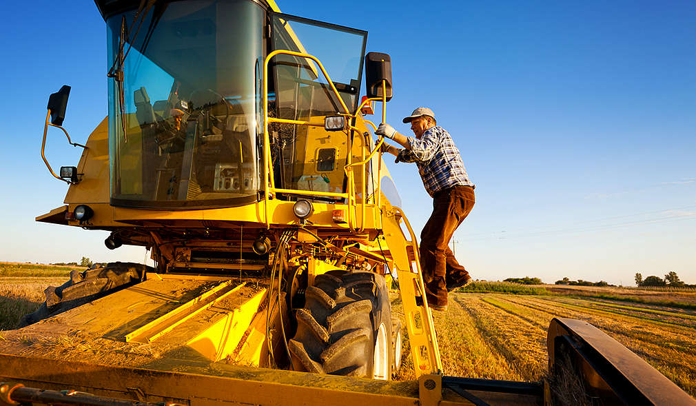 Bauer steigt in Traktor