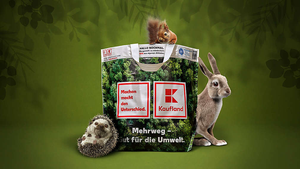 Die Mehrwegtasche von Kaudland umringt von verschiedenen Waldbewohnern
