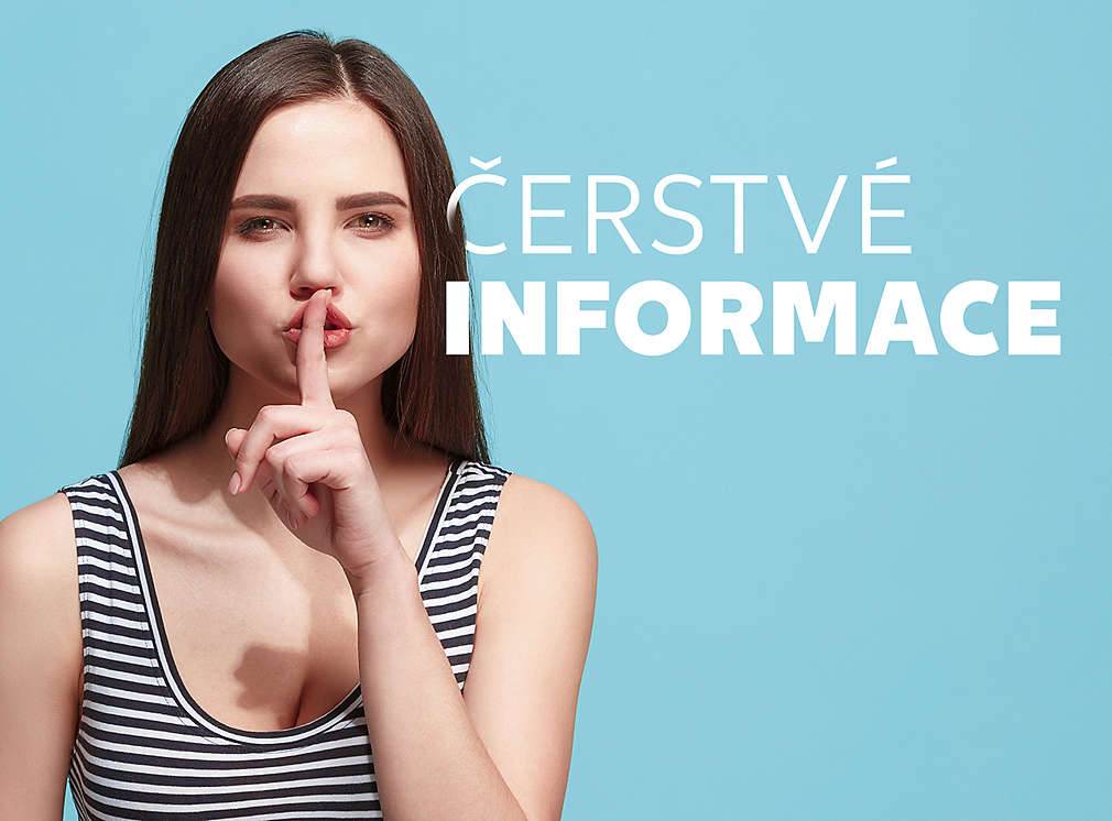 Žena s ukazováčkem přes rty