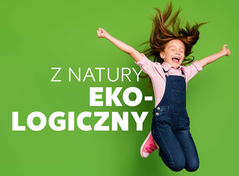 Dziecko podskakujące wysoko do góry