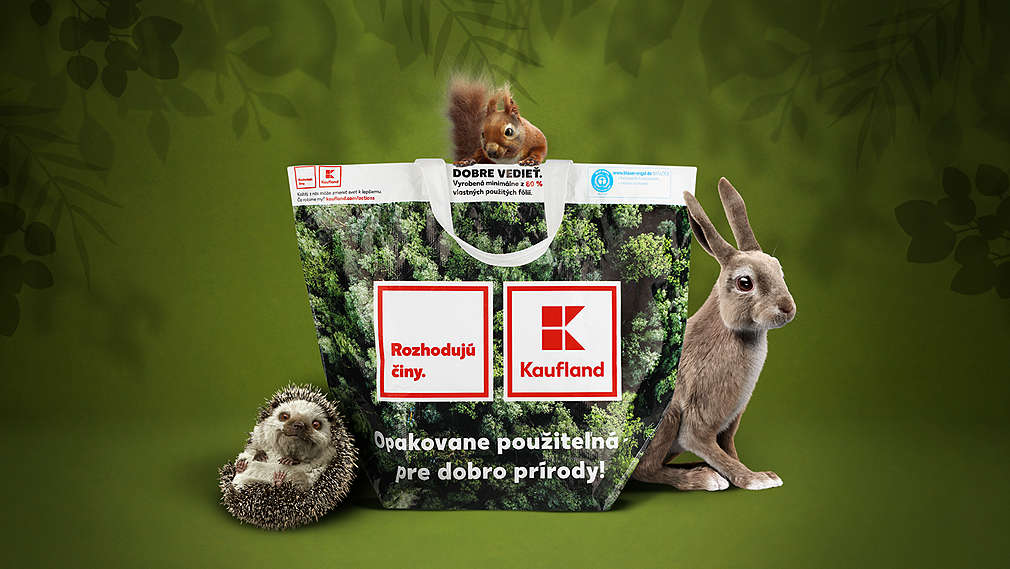 Taška na opakované použitie z Kauflandu obkolesená rôznymi zvieratkami