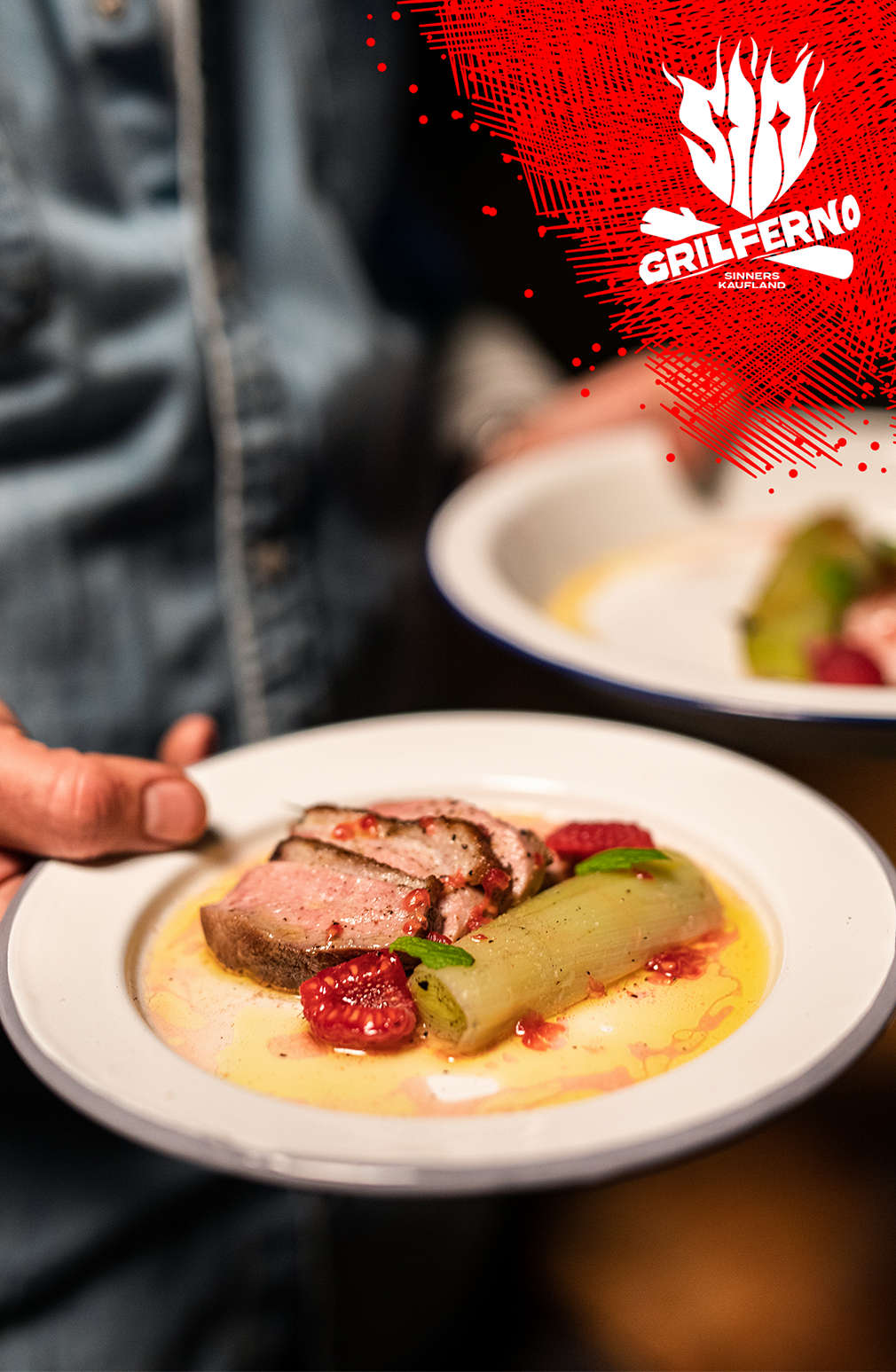 Houby se sýrem Pecorino a nakládaná červená cibule a bagetka