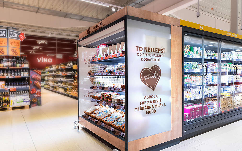 Chladící box s regionálními výrobky v prodejně Kaufland.