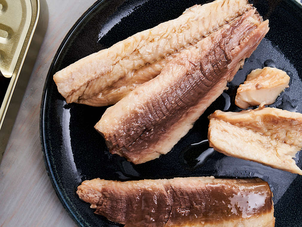 Ölsardinen in Dosen in der Detailansicht