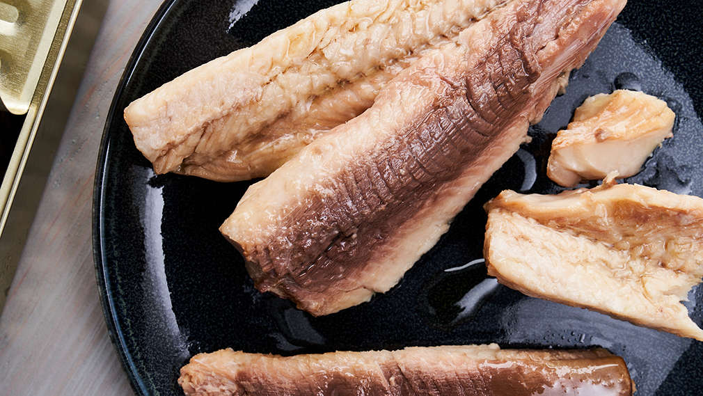 Slika sardina u ulju u limenkama