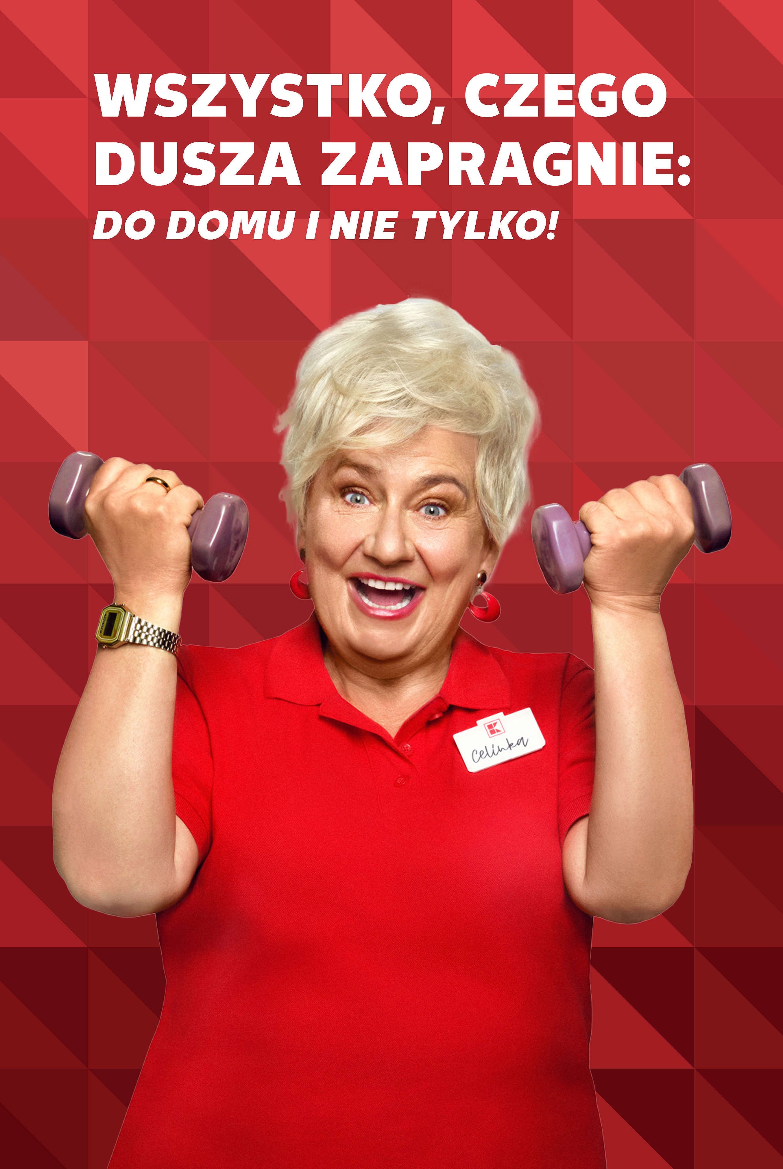 Pani w średnim wieku z radosną miną i hantlami w rękach - Celinka z Kauflandu