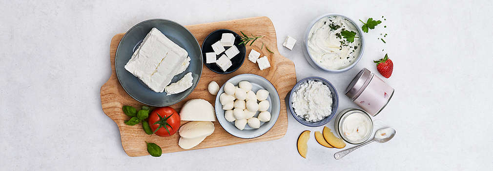 Imagine cu brânza proaspătă și de masă