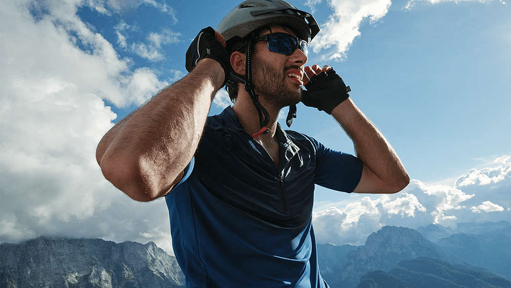 Person mit Helm