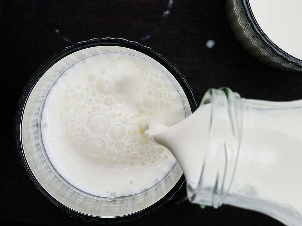 Детайлно изображение на прясно мляко