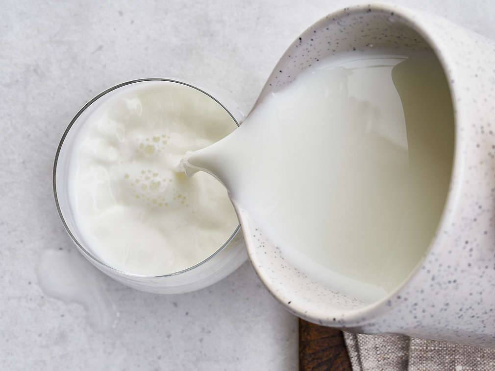 Frische Ziegenmilch in der Detailansicht