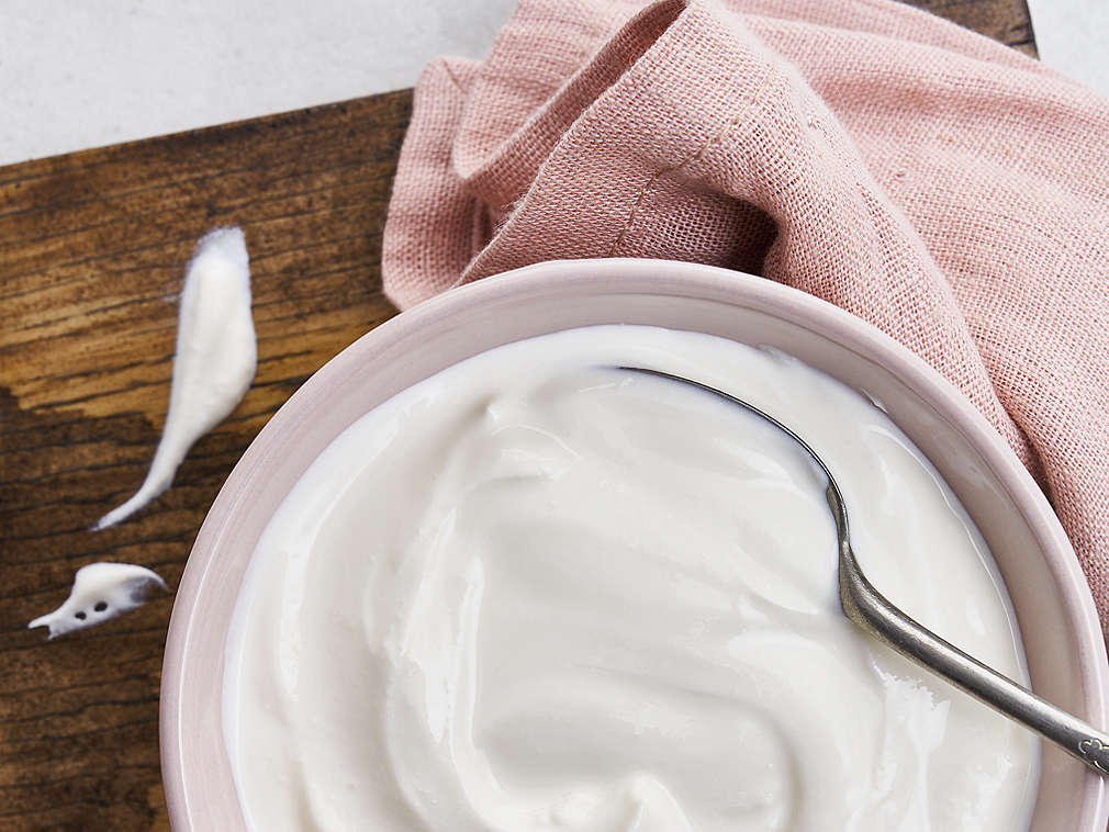 Smântână acră proaspătă în detaliu
