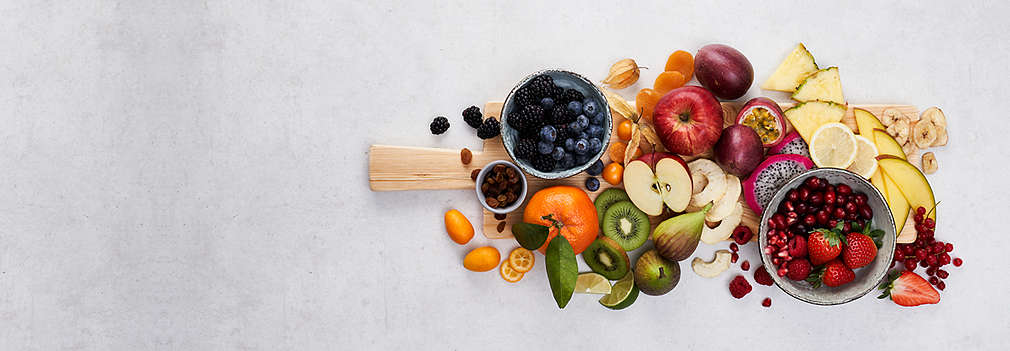 Imagine cu diferite soiuri de fructe