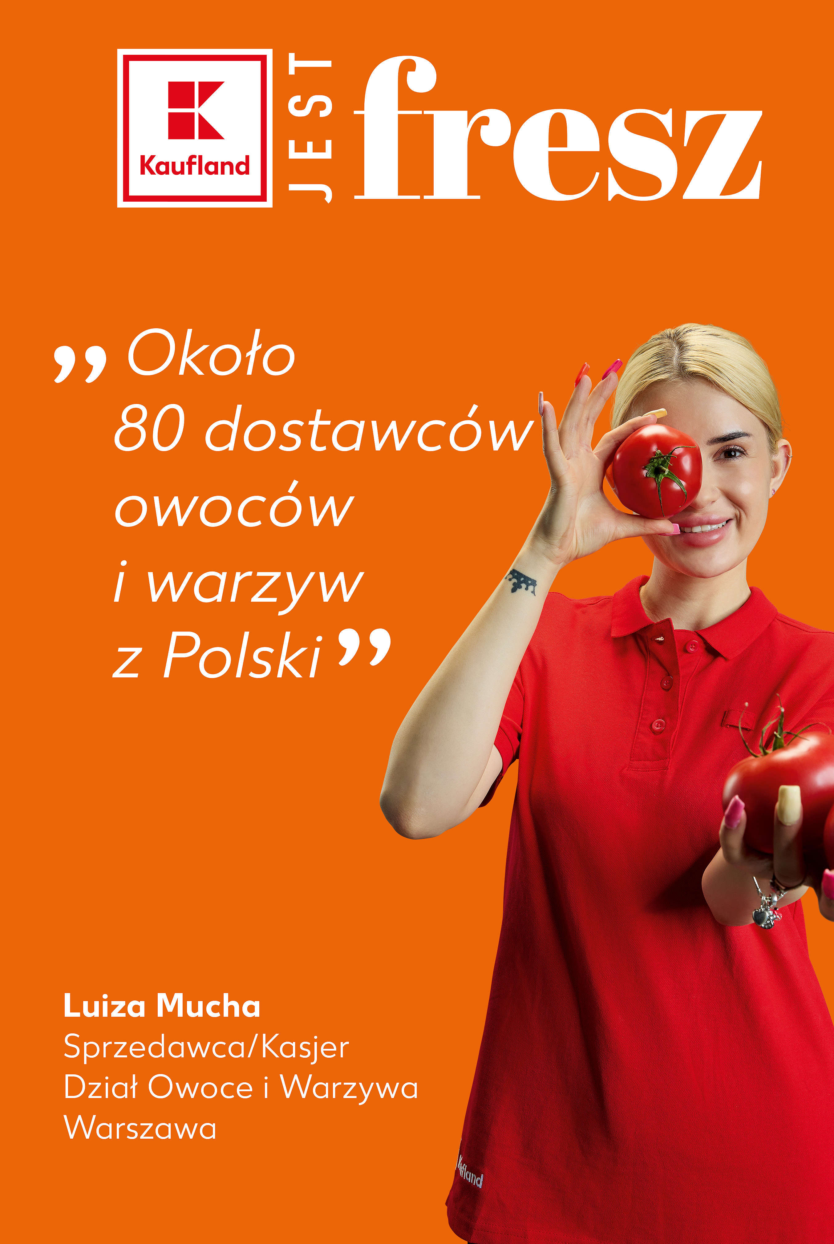 Kaufland jest FRESZ - pracownica trzyma owoce