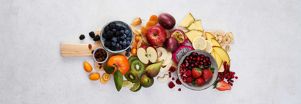Imagine cu diferite soiuri de fructe proaspete