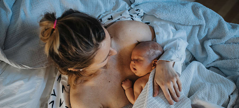 Mutter mit Neugeborenem