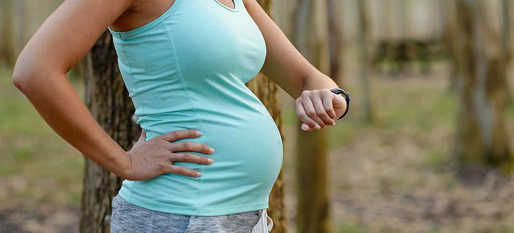 Schwangere Frau beim Sport