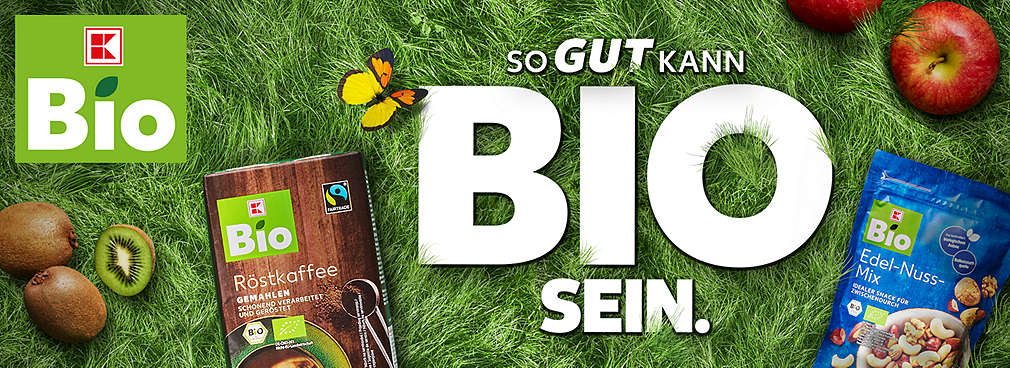 Schriftzug: So günstig kann Bio sein.; Logo: K-Bio; Abbildung: verschiedene Produkte von K-Bio auf Rasen