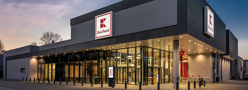 Kaufland-Filiale Außenansicht bei Nacht