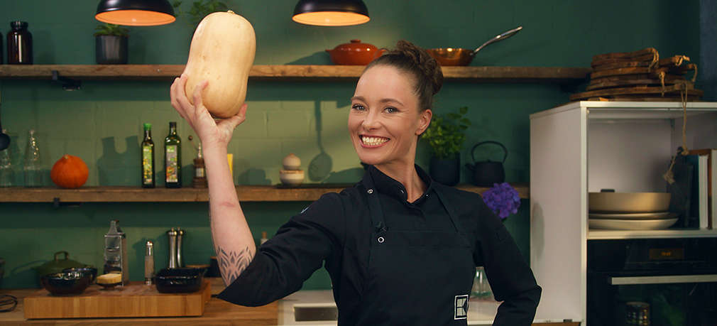 Kochexpertin Verena Leister bereitet vegetarische Herbst-Gerichte zu