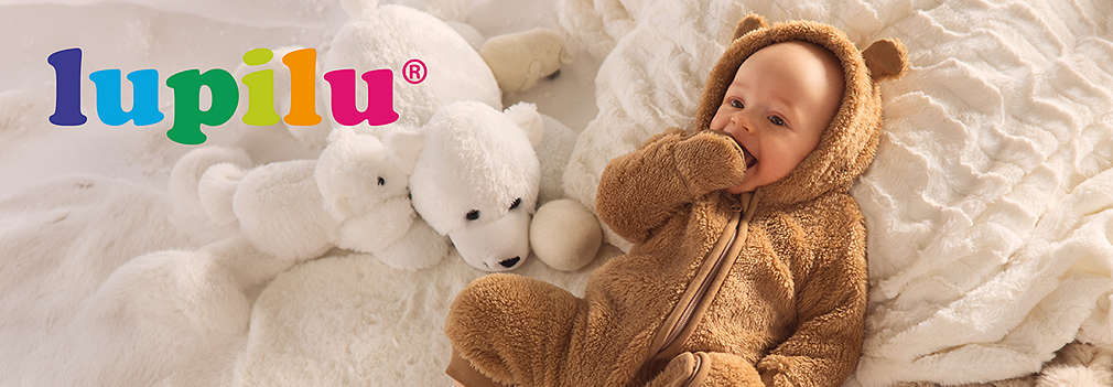 Logo: LUPILU®; Baby in Teddy-Strampler