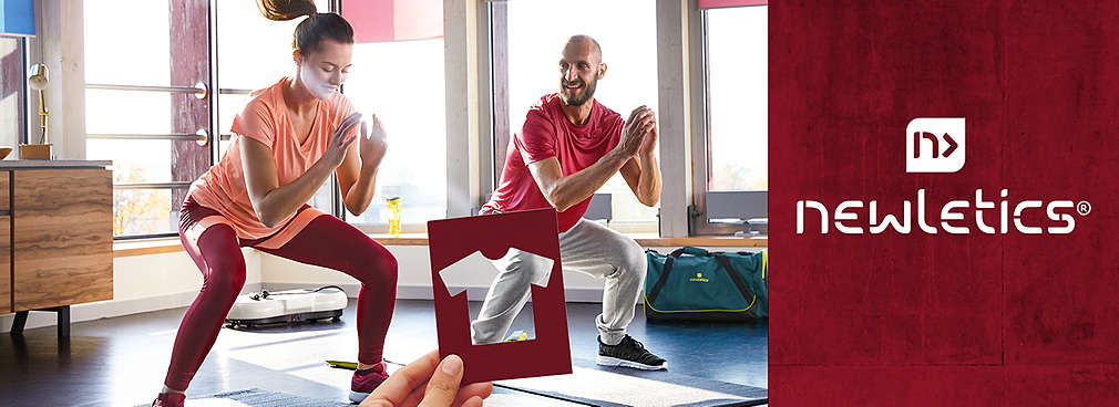 značka Newletics - muž se ženou cvičí ve sportovním