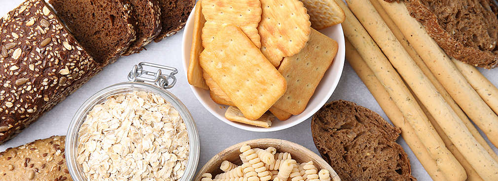 Verschiedene glutenfreie Produkte und Backwaren