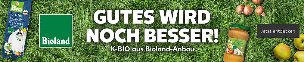 K-Bio Bioland Artikel auf einer grünen Wiese; Schriftzug: Gutes wird noch besser! Jetzt neu: K-Bio aus Bioland-Anbau; Logo: Bioland; Buttontext: Jetzt entdecken