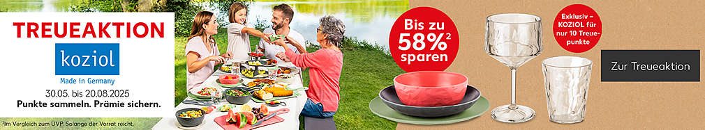 Schriftzug: Treueaktion KOZIOL Made in Germany, 30.05. bis 20.08.2025, Punkte sammeln. Prämie sichern.; Abbildung: Familie beim Picknick; Störer 1: Bis zu 58 %¹ sparen; ¹ Im Vergleich zum UVP. Solange der Vorrat reicht.; Störer 2: Exklusiv – KOZIOL für nur 10 Treuepunkte; Versch. Produktabbildungen; Buttontext: Zur Treueaktion