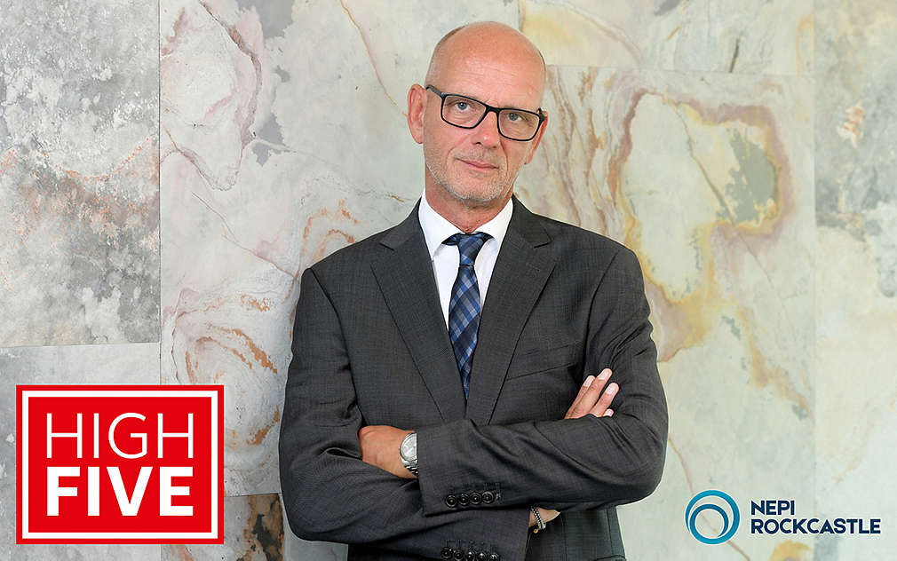 Portrait picture of interview partner Dany Ruediger and High Five-Logo