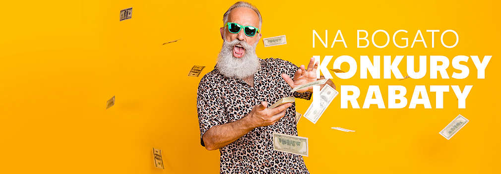 Mężczyzna wyrzuca w górę swoje kupony i pieniądze