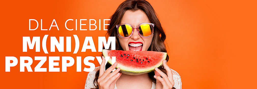 Kobieta je kawałek arbuza