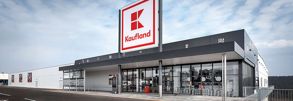 Prodejna Kaufland za soumraku