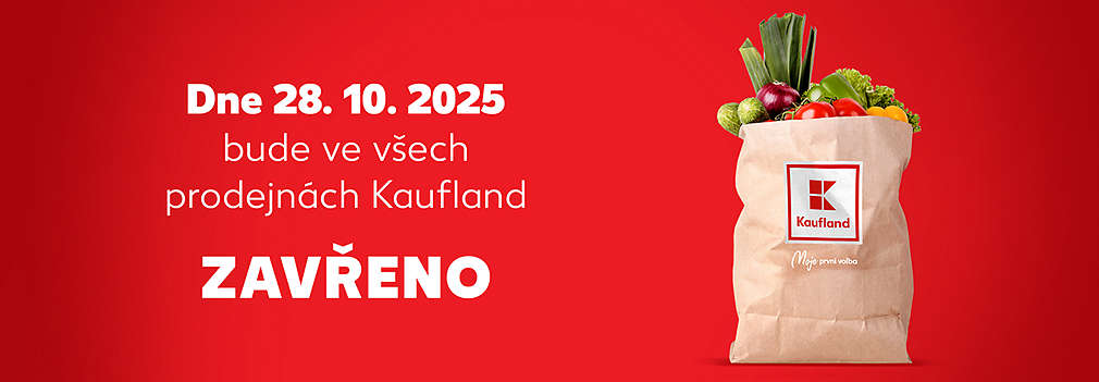 Papírová taška Kaufland s nákupem na červeném podkladu.