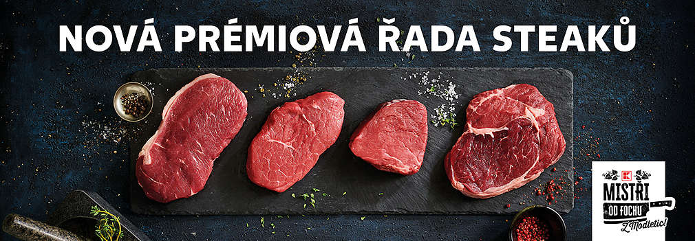 několik druhů syrových steaků na břidlicovém tácu - nová prémiová řada steaků v Kauflandu