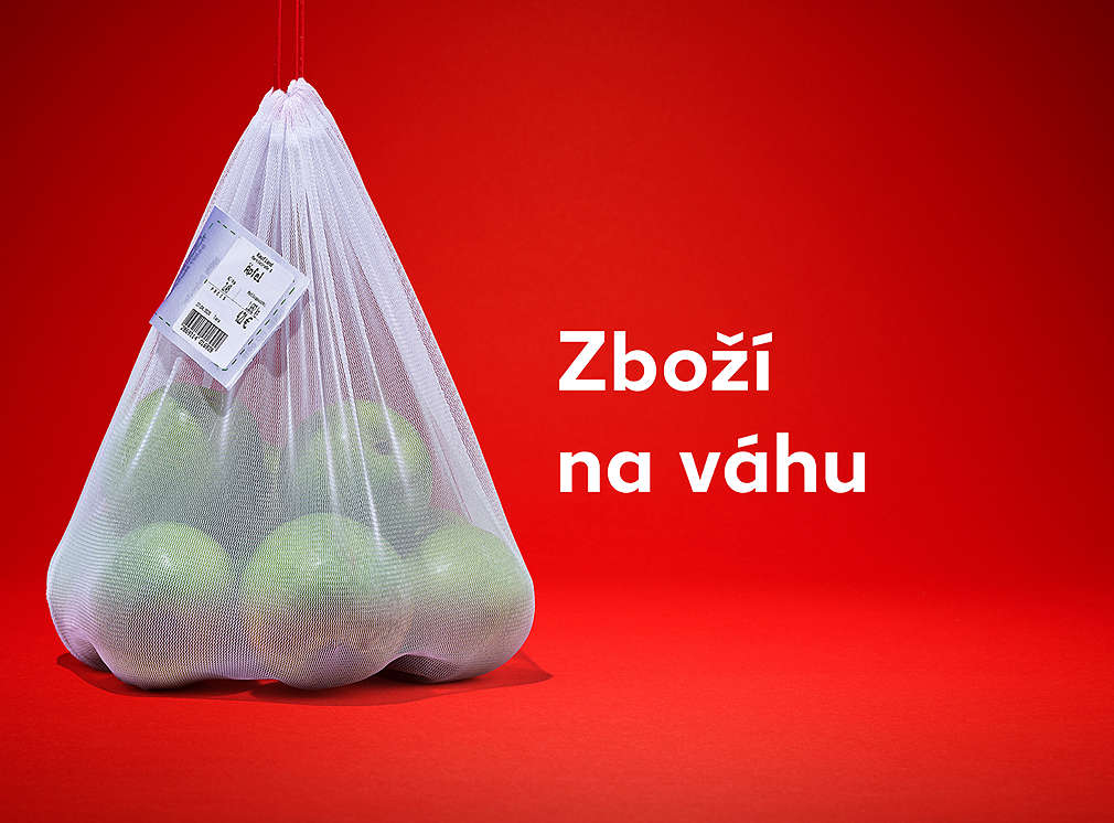 Zboží na váhu a pytlík s jablky s čárovým kódem