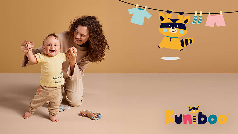 Изображение на детенце, облечено в дрешка Kuniboo®