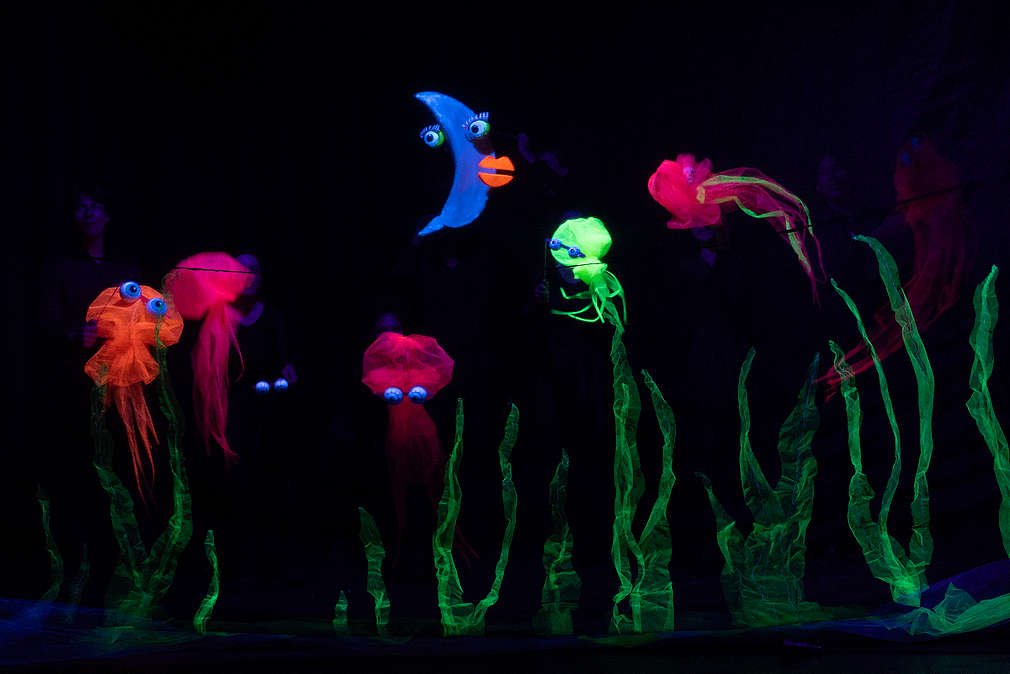 Спечели 1 от 5 двойни билета за „Как Луната загуби светлината си“