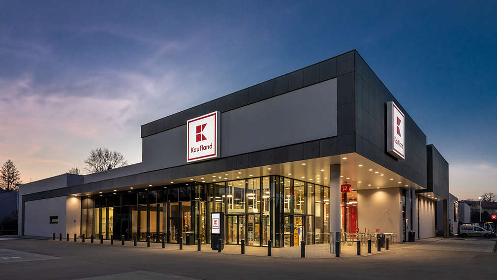 Sklep Kaufland w mieście