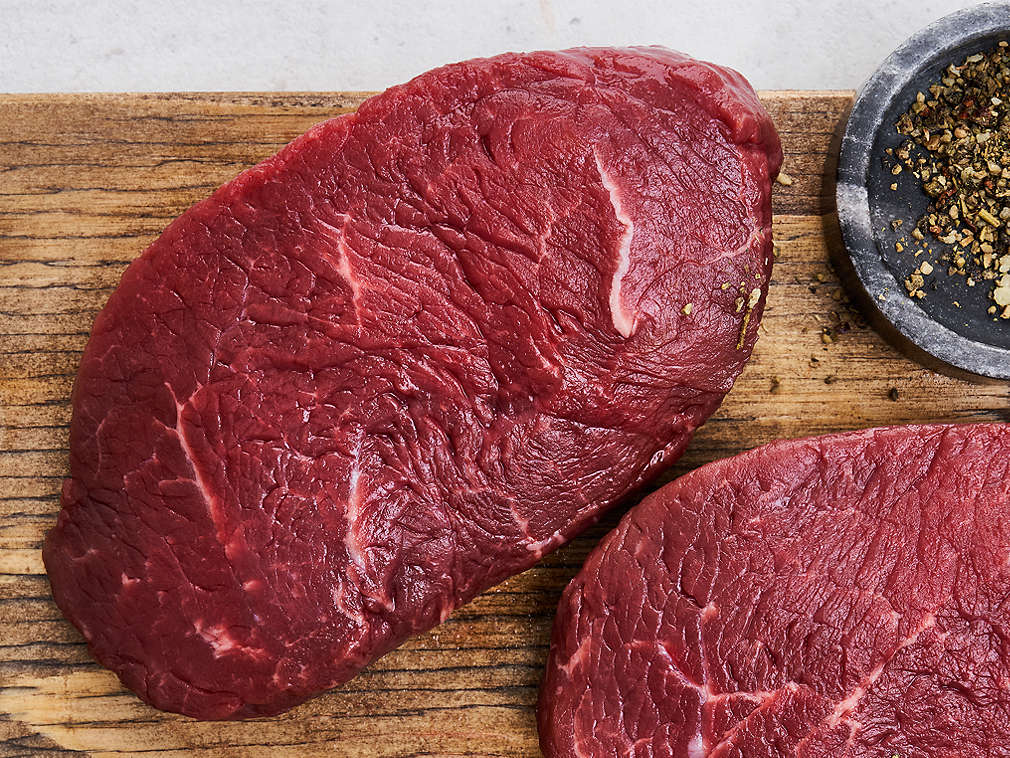 Friptură de vită proaspătă în detaliu