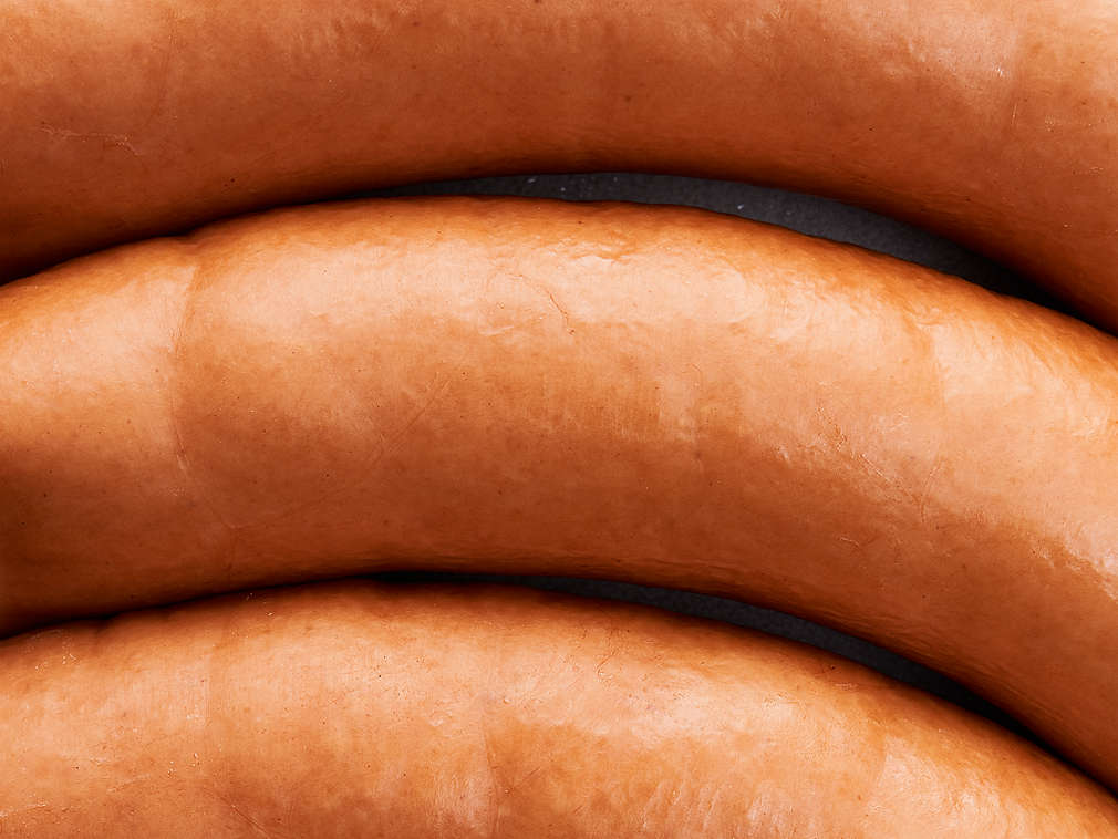 Cârnat Bockwurst proaspăt în detaliu