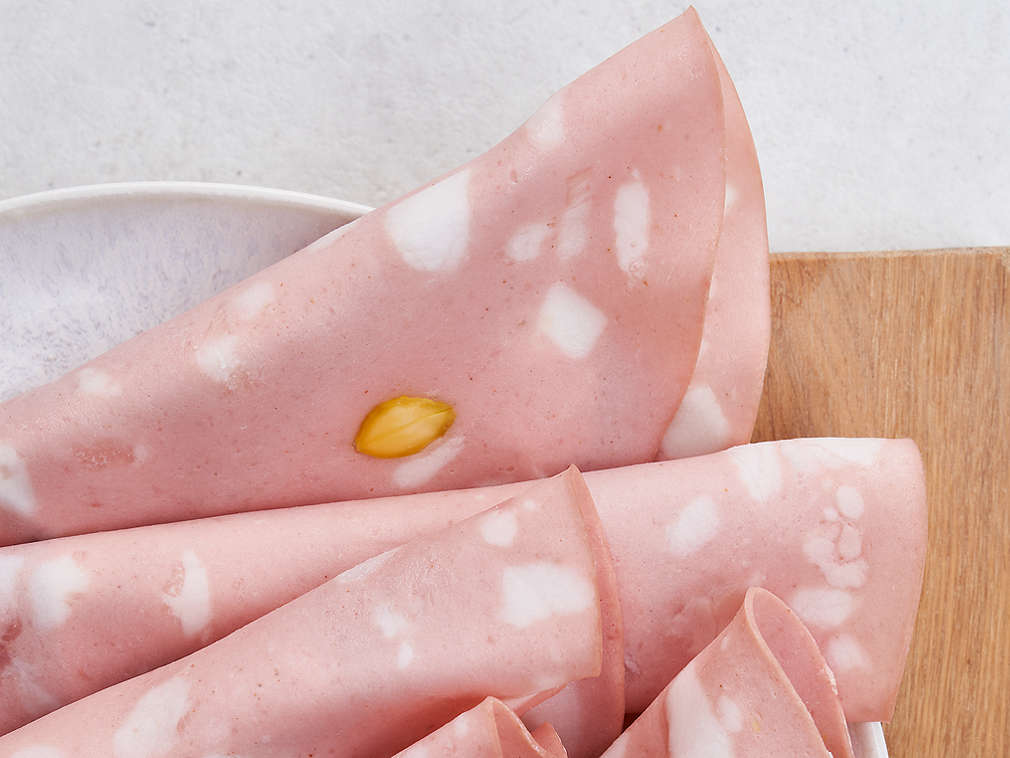 Mortadella proaspătă în detaliu